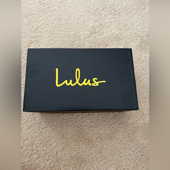 New with box lulus gold bow heels size 8.5 - Picture 5 of 5